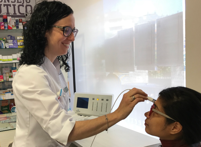 Paola González: “Al tener una farmacia de barrio, todos nos conocemos, somos una pequeña familia” Paola González: “Al tener una farmacia de barrio, todos nos conocemos, somos una pequeña familia”