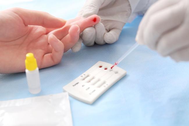 La prevención y tratamiento del SIDA desde la oficina de farmacia La prevención y tratamiento del SIDA desde la oficina de farmacia