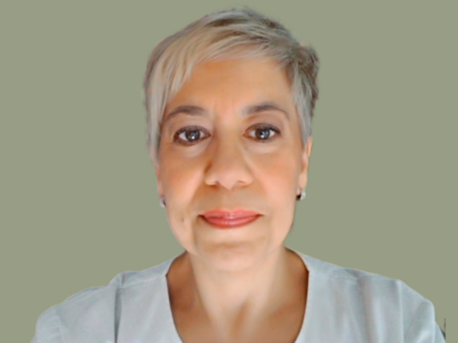 Elena Sáiz: "la farmacia no era mi elección principal, pero me enamoré de la profesión cuándo empecé la carrera" Elena Sáiz: "la farmacia no era mi elección principal, pero me enamoré de la profesión cuándo empecé la carrera"
