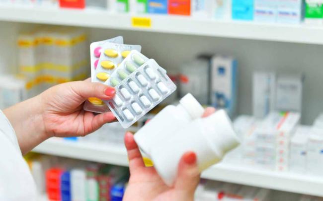 La FIP y la OMS publican una guía para mejorar las intervenciones farmacéuticas con medicamentos falsos La FIP y la OMS publican una guía para mejorar las intervenciones farmacéuticas con medicamentos falsos