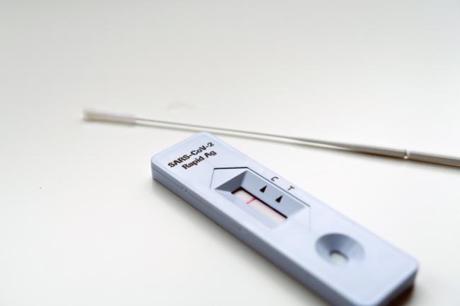 Test de antígenos en la farmacia: Sanidad permite la dispensación sin receta Test de antígenos en la farmacia: Sanidad permite la dispensación sin receta