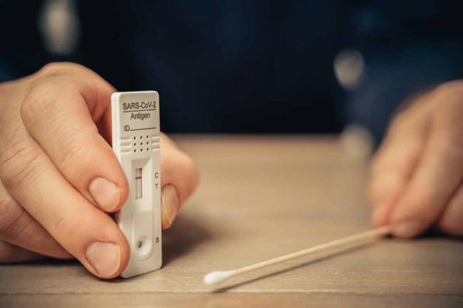 Las farmacias de Madrid dispensan test de antígenos gratis a la población