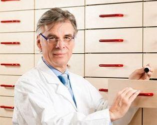 El profesional farmacéutico es primordial para que el paciente siga correctamente un tratamiento El profesional farmacéutico es primordial para que el paciente siga correctamente un tratamiento