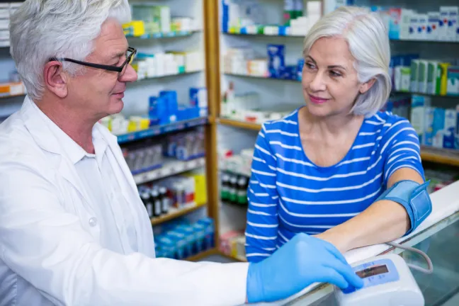 Los farmacéuticos del Reino Unido, agentes clave en la detección de la hipertensión