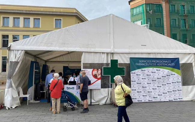 personas-entrando-en-carpa