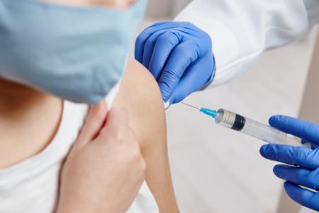 Los farmacéuticos europeos piden que las farmacias puedan vacunar contra la gripe