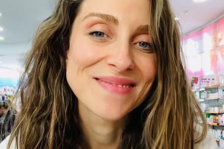 Cecilia Moreno: Yogurt de fresa en zona íntima (aplicación tópica)  Cecilia Moreno: Yogurt de fresa en zona íntima (aplicación tópica)